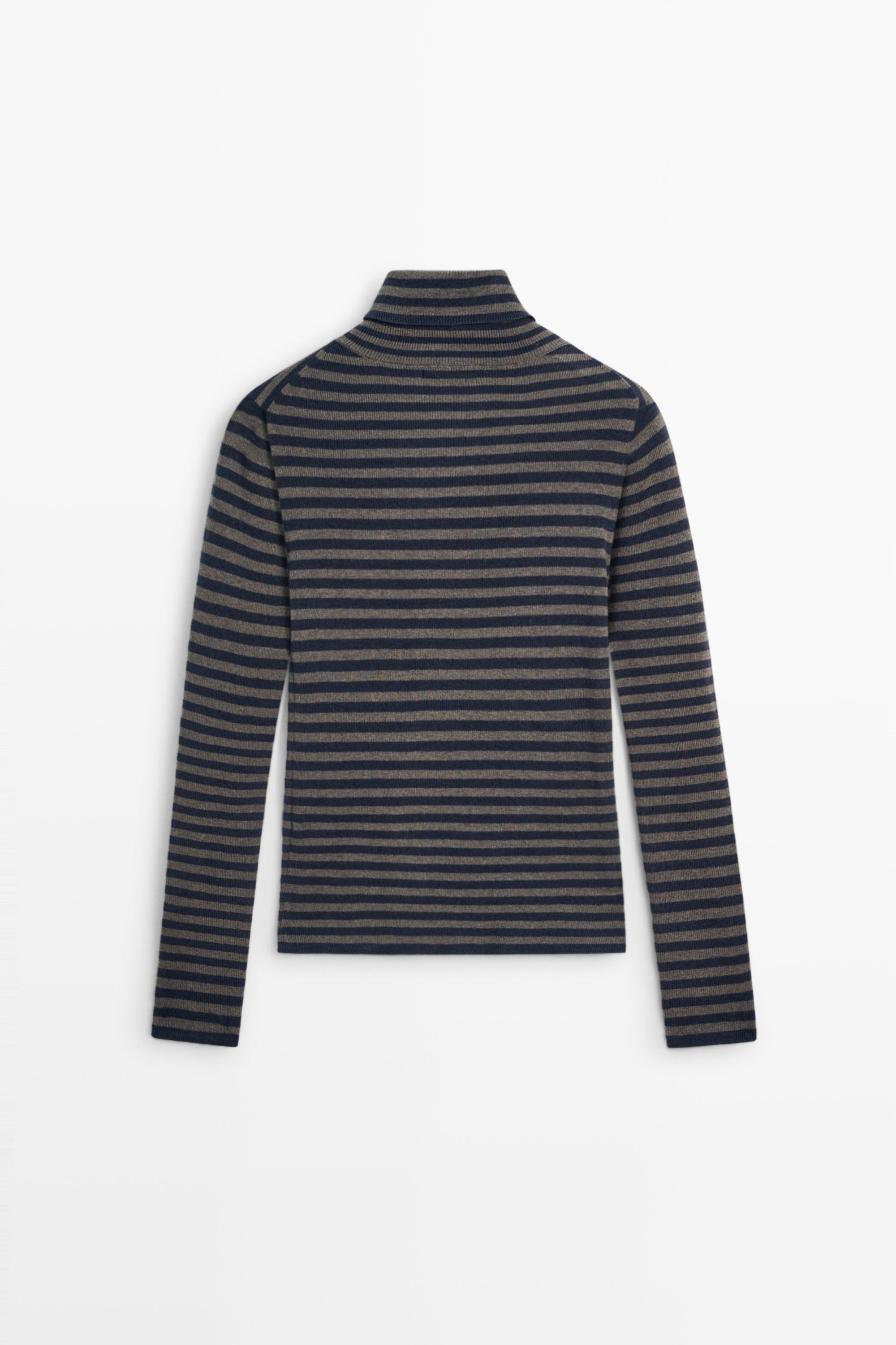Pull en maille à rayures et col roulé